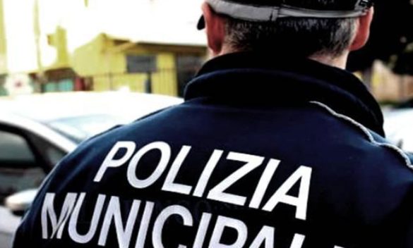 Borse, zaini e accessori con false griffe: sequestrati 1300 pezzi