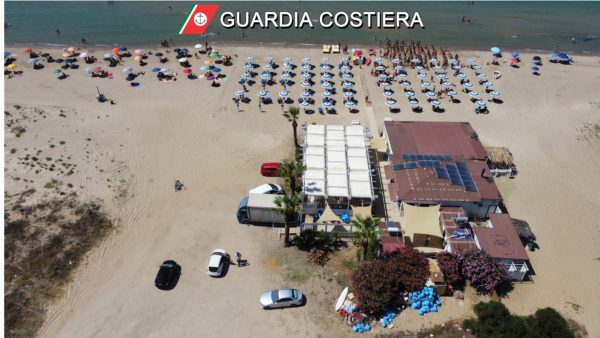 Butera, scoperto uno stabilimento balneare abusivo