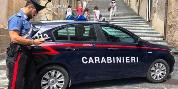 Caltagirone, scippa un'anziana: i carabinieri lo trovano grazie alle telecamere, arrestato