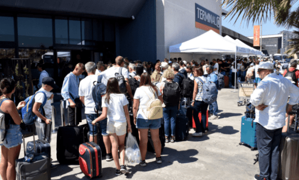 Caos aeroporto Catania, persi almeno 40.000 pernottamenti in Sicilia: e il Terminal A non riapre prima del 12 agosto