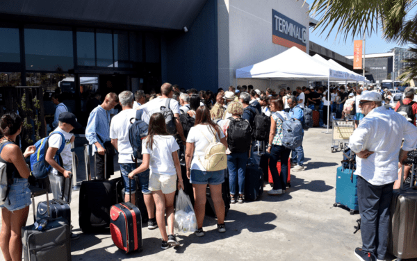 Caos aeroporto Catania, persi almeno 40.000 pernottamenti in Sicilia: e il Terminal A non riapre prima del 12 agosto