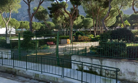 Capaci, mamma e figlia restano chiuse nella villa comunale: intervengono i carabinieri