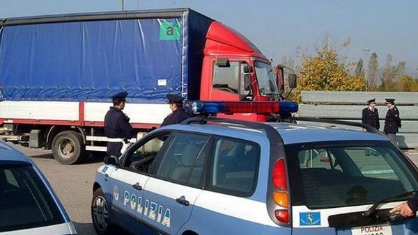 Catania, tentano furto su un camion parcheggiato nell’area di servizio: fermati e denunciati