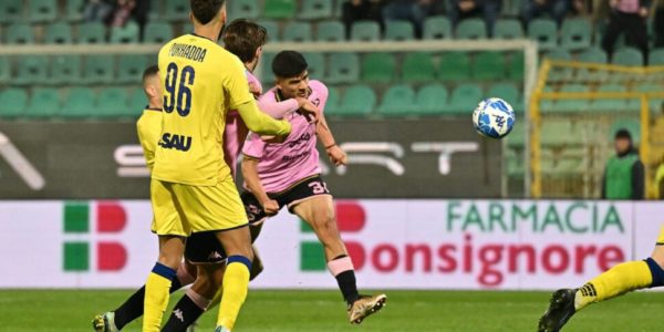 Verso Reggiana-Palermo, cauto ottimismo per il recupero di Aurelio