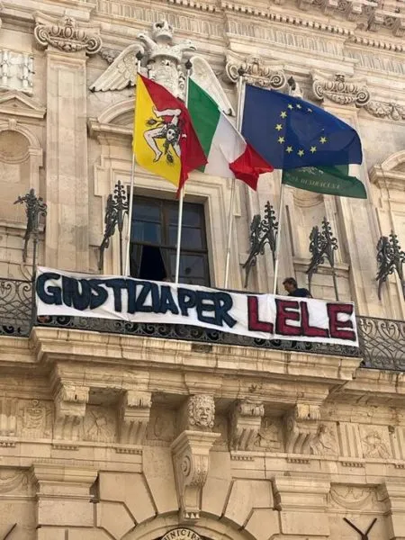 Scieri, nel giorno del compleanno striscione in Municipio