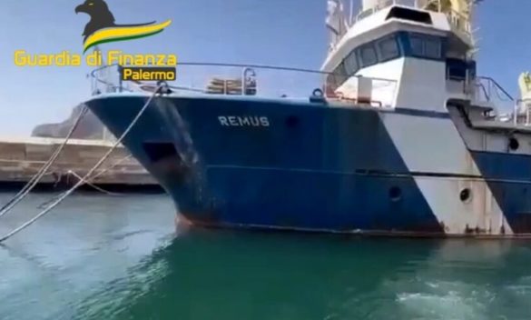 Custode giudiziario di una nave confiscata ruba l'olio del motore, arresto convalidato a Palermo