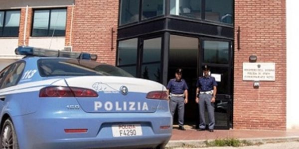 Noto, denunciati un ventottenne e un minore per il tentato furto in un negozio