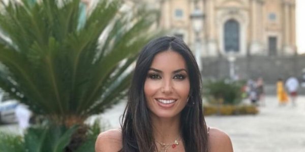 Elisabetta Gregoraci in vacanza a Noto e a Ragusa Ibla: «Sicilia, metà del mio cuore»