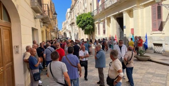 Ex Provincia di Trapani, protesta dei dipendenti: chiedono contratti a tempo pieno