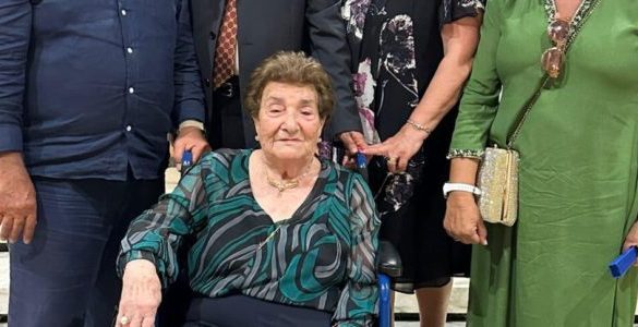 Festa a Santa Croce Camerina: nonna Francesca compie 100 anni