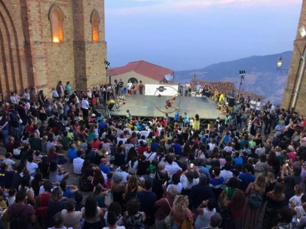 A Pollina il Festival internazionale del teatro di Strada