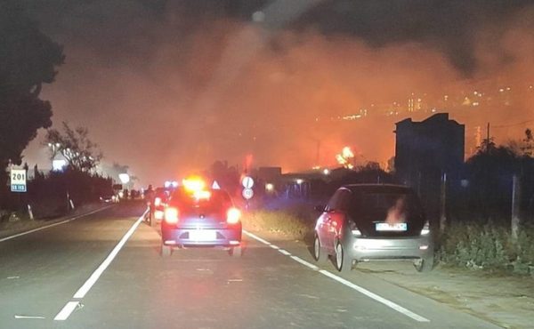 Notte di incendi nel palermitano, fiamme raggiungono strade