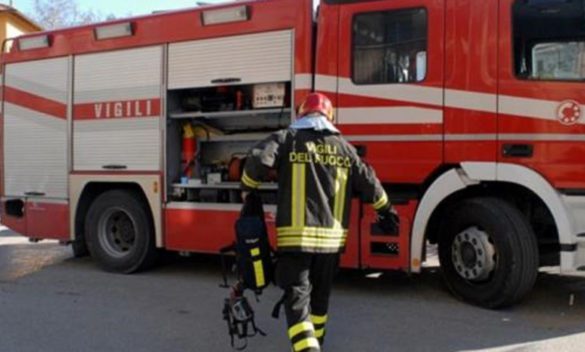 Fiamme e paura in un'abitazione a Licata, bombole del gas rischiano di esplodere