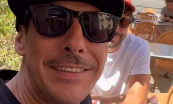 Francesco Gabbani in Sicilia per tre concerti, passeggiata e granita a Catania