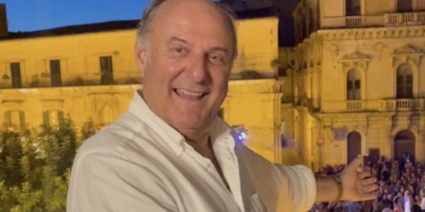 Vacanze in Sicilia per Gerry Scotti: il conduttore è tornato a Scicli e a Modica