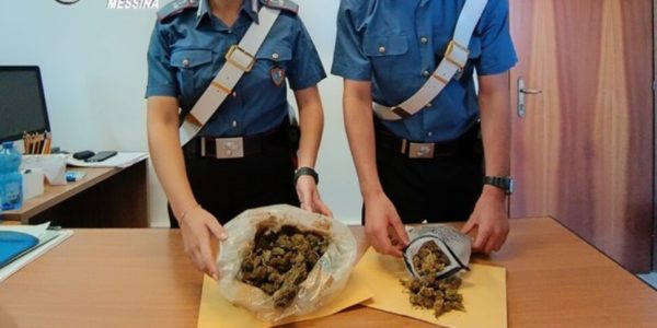 Giardini Naxos, telefona alla moglie per nascondere la droga ma i carabinieri lo arrestano