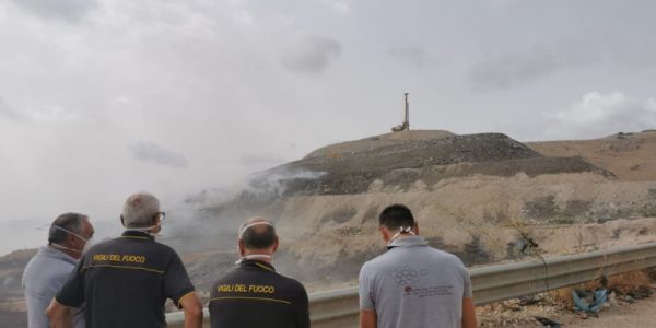 I roghi a Palermo, l'Arpa: in calo i livelli di polveri e di benzene