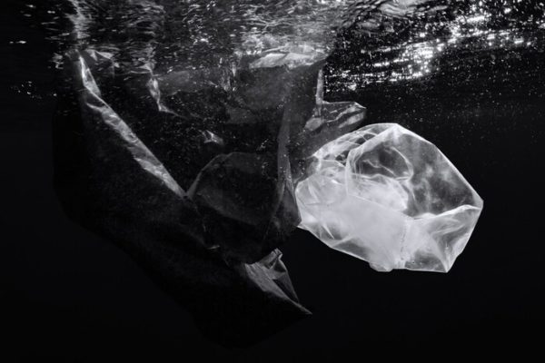 Il suono del mare, le foto di La Spada raccontano l'acqua