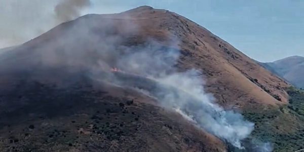 Incendio a Torretta, in azione un canadair e due elicotteri