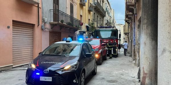 Incendio a Trapani, evacuata una palazzina di tre piani