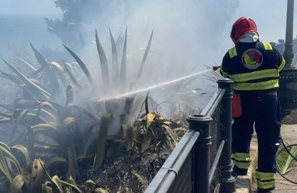 Incendio al belvedere di Termini Imerese, il fumo invade le strade