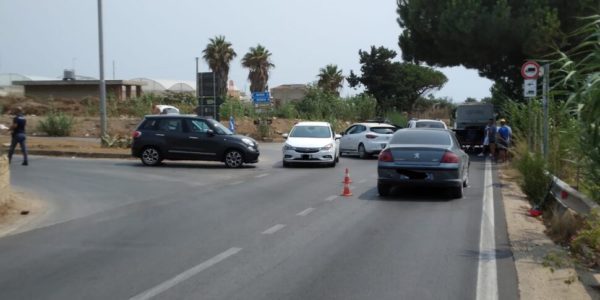 Carambola tra cinque auto a Vittoria, una donna ferita