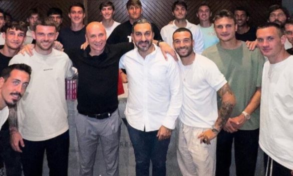 La squadra del Palermo festeggia il compleanno di Corini in un ristorante di Verona