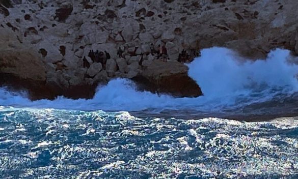 Lampedusa, il naufragio del barchino: recuperati i cadaveri di una donna e di un bimbo