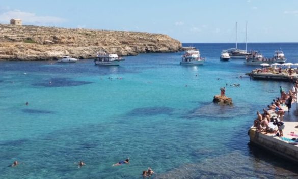 Lampedusa, esposto del Codacons: in ritardo il divieto di balneazione a Cala Pisana