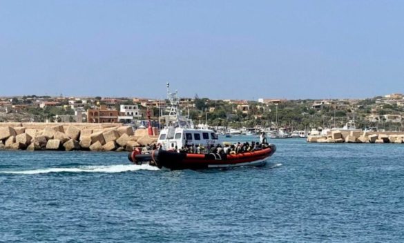 Lampedusa, strage senza fine: due naufragi, all'appello mancano una trentina di dispersi