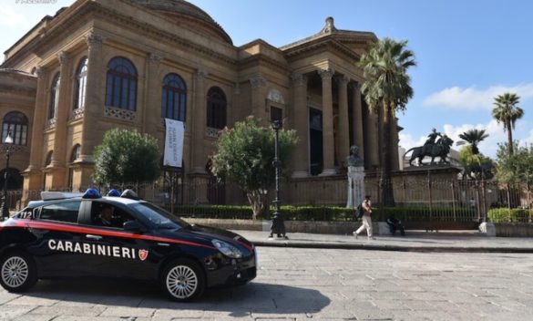 Scoperti lavoratori in nero in due pizzerie e un ristorante di via del Celso, nel centro storico di Palermo