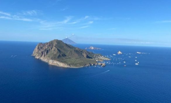 Le Isole Eolie terre di vip, Panarea è circondata dai mega yacht