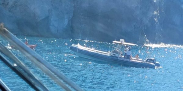 Lipari, turista francese sparisce in mare ad Acquacalda: lo ritrova la guardia costiera stremato e lontano da riva