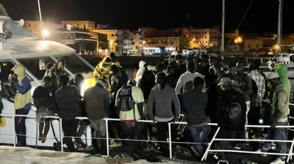 Migranti: sbarchi a raffica a Lampedusa, arrivati 578