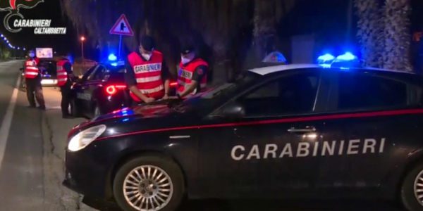 Milena, giovane donna si ferisce all'addome con un coltello durante la lite con il compagno