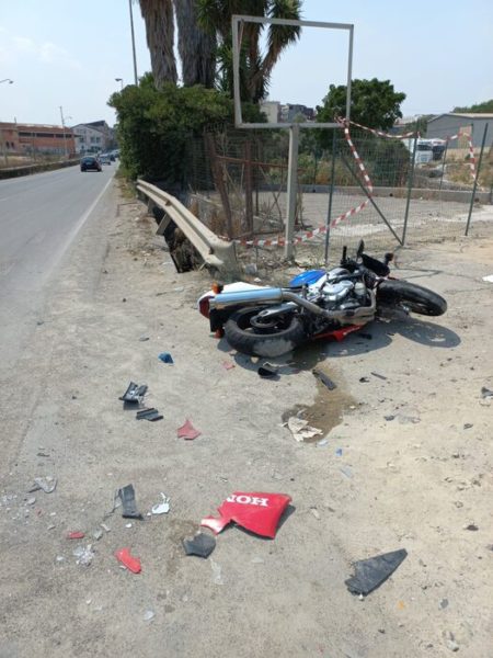 Incidente stradale nel Catanese, morto motociclista