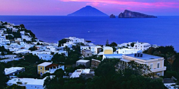 Musica ad alto volume a Panarea, due locali chiusi per tre giorni