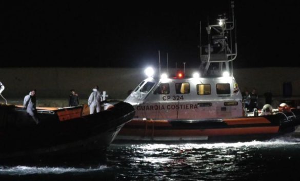 Naufragi al largo di Lampedusa, il bilancio è di due migranti morti e 32 dispersi