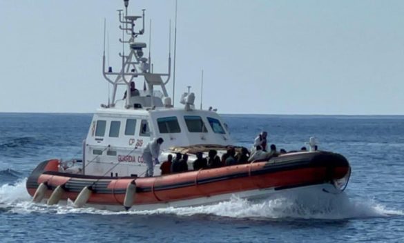 Naufraga barchino a sud di Lampedusa, un morto e 2 dispersi