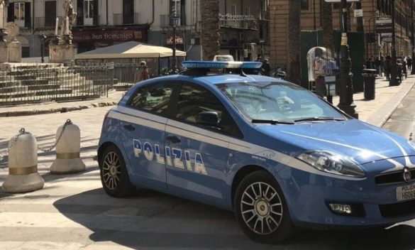 Palermo, la polizia blocca un furto con vetrina spaccata: due arrestati