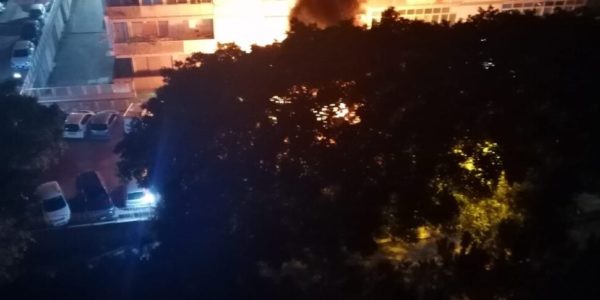 Palermo, notte di paura in un residence di via don Orione: in fiamme auto, moto e biciclette