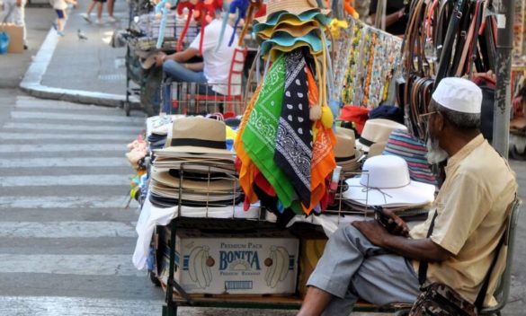 Palermo, le strade del centro storico vietate ai venditori ambulanti