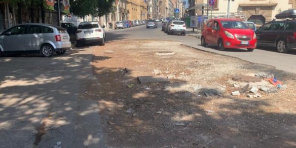 Palermo, voragine in via Papireto: divelta la recinzione dopo due anni senza lavori