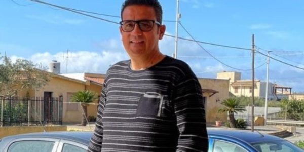 L'incidente mortale a Marsala, la vittima è un panettiere di 49 anni: "Siamo tutti sotto choc"