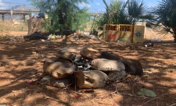 Pochi accampamenti ma tanti rifiuti, a Palermo la spiaggia di Romagnolo nel degrado