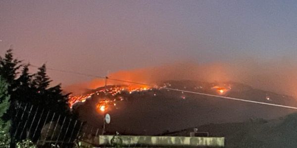 La provincia di Trapani devastata dal fuoco, 21 incendi in poche ore: in cenere 800 ettari