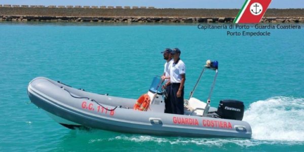 San Nicola l’Arena, capitaneria salva coppia e figli su una barca in avaria