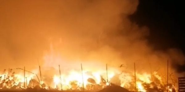 Santa Margherita Belice, un incendio distrugge un capannone con il fieno