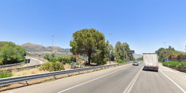 Scontro frontale tra due auto sulla statale Palermo-Sciacca: tre feriti ricoverati in ospedale