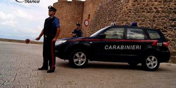 Sentono urla dai vicini e pensano a una rapina: arrivano i carabinieri, era un ragazzo alle prese con un videogioco